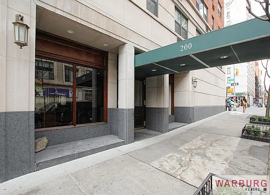 Sold by Warburg | media 18