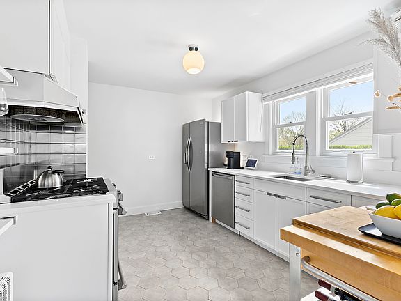 3rd image of 29 Layton Ave