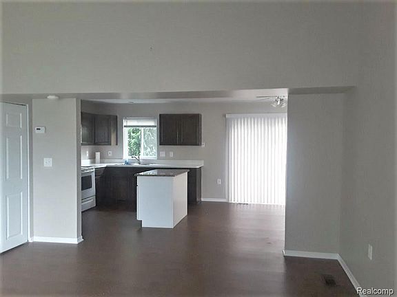 4th image of 251 Lottie St #1