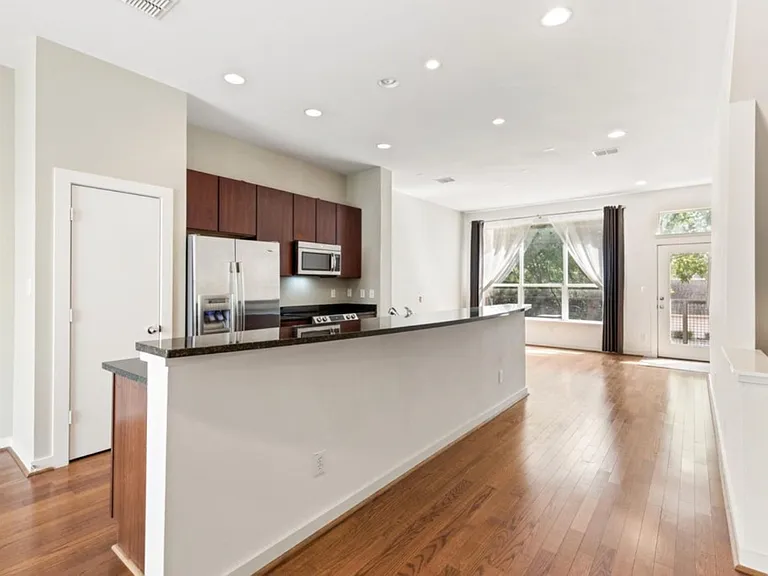 3800 Holland Ave #8 — Photo 9