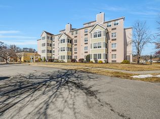 3 Village Cir APT 302, Stroudsburg, PA 18360