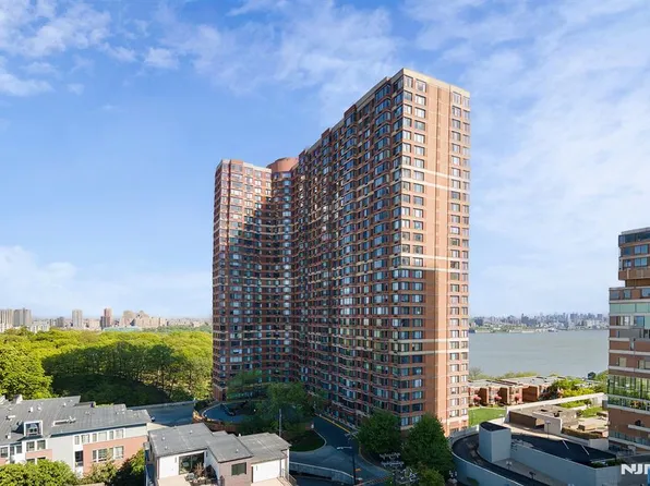 100 Old Palisade Rd APT 3415, Fort Lee, NJ 07024