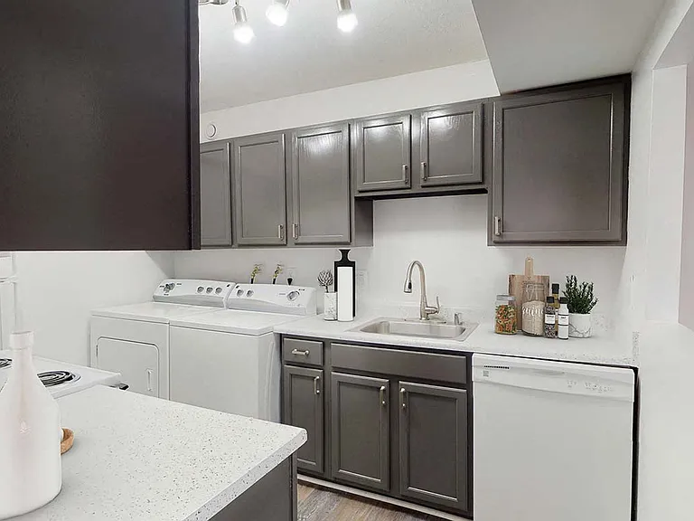 Stuart Woods Apartments — Photo 26