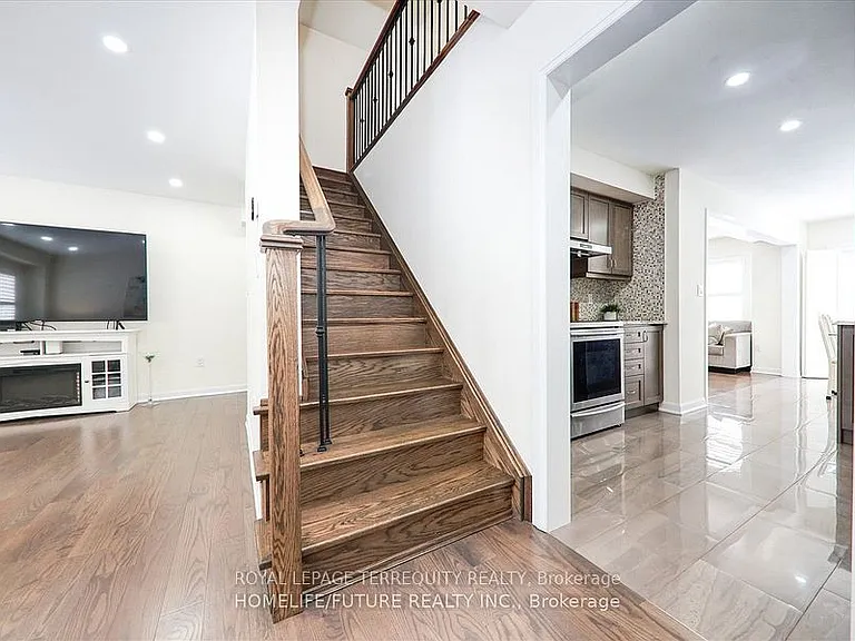 2412 Fall Harvest Cres — Photo 14