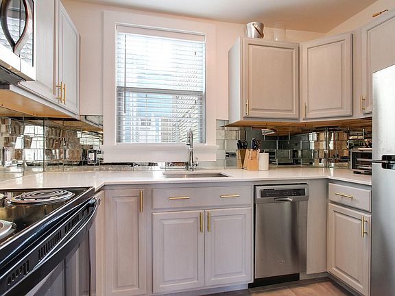 4th image of 1420 Terpsichore St Unit 1
