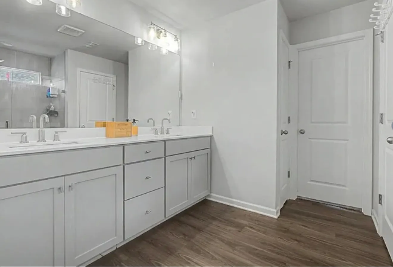 4 bed, 2599 sqft, $2,950 — Photo 2