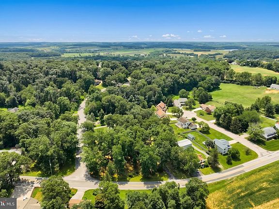3rd image of 468 Fairview Dr