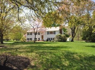 1 Wagon Wheel Dr, Bedford, MA 01730