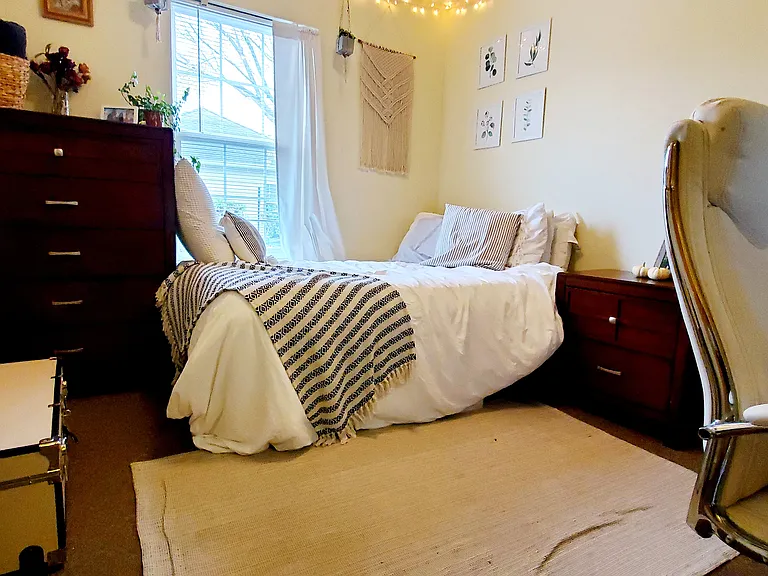 South Rock Apartments (Student Housing by the Bed) — Photo 13