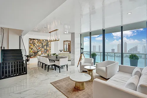 4000 Island Blvd #PENTHOUSE Photo 1