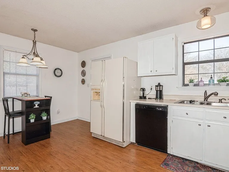 9938 Sandra Ln — Photo 7