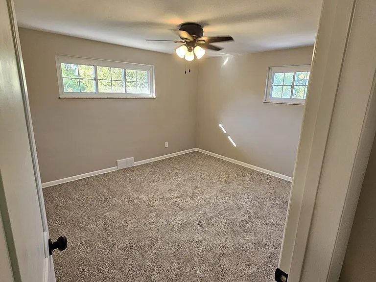 236 McCartney Dr — Photo 43
