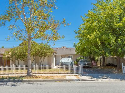 22074 Alamogordo Rd, Santa Clarita, CA, 91350