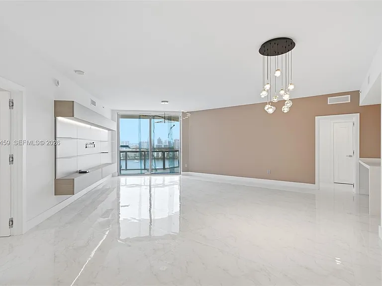 17301 Biscayne Blvd #1008 — Photo 4