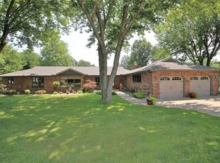 2826 S Hilton Ln, Peoria, IL