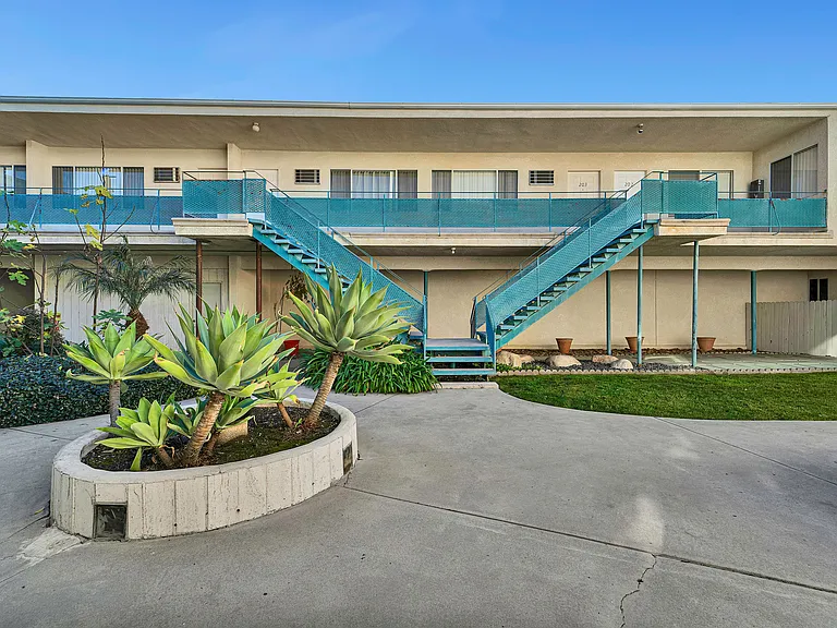 4320 Mammoth Ave #101 — Photo 26