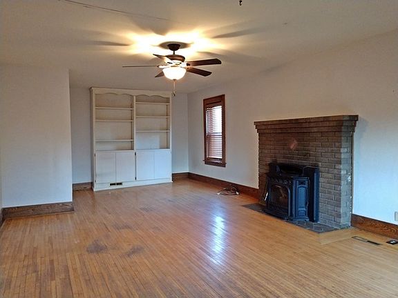 3rd image of 165 E 6th St