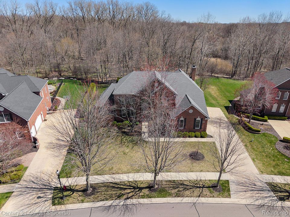 1st image of 25686 Shoreline Dr