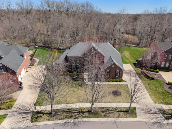 25686 Shoreline Dr, Novi, MI 48374