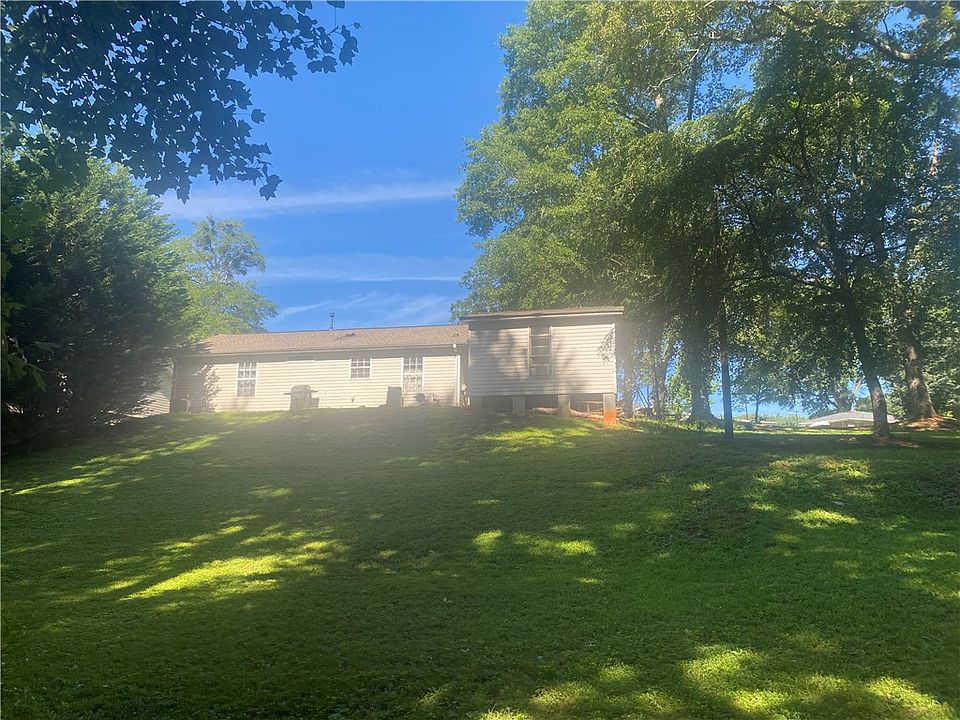 2nd image of 756 Maple Dr