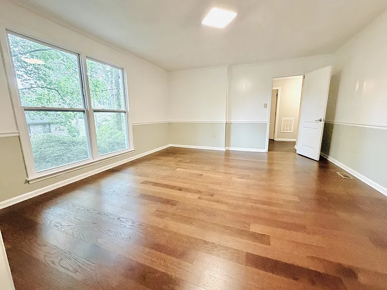 7905 Castleton Ln — Photo 28