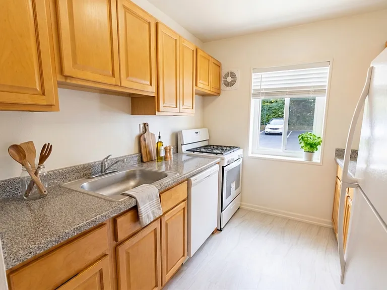 ArborLane_2BedroomKitchen_Staged ArborLane_2BedroomKitchen_Staged