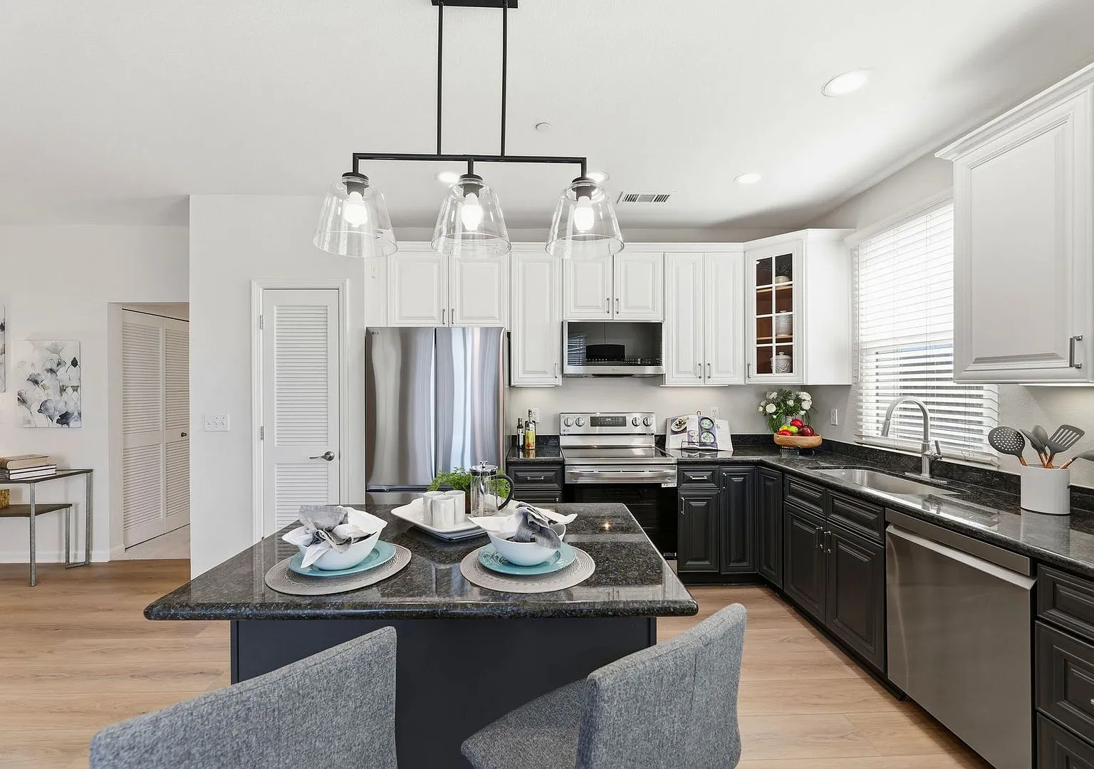 Modern 2 bedroom, 2 bathroom condo at the Villa Fontana Community in West San Jose — Photo 3