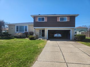 25 Belcourt St, Amherst, NY 14226