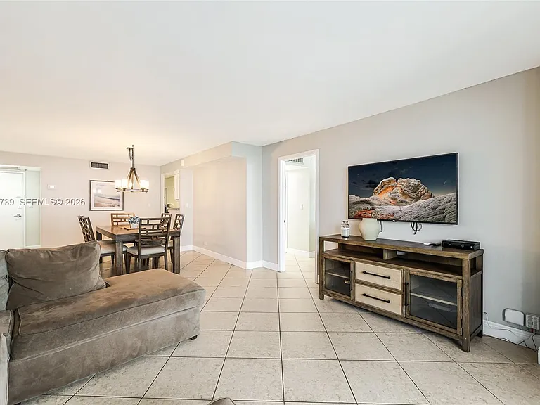 6039 Collins Ave #936 — Photo 7