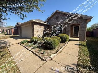804 Grant St, Burleson, TX 76028