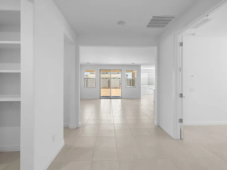 14832 W Honeysuckle Dr — Photo 8