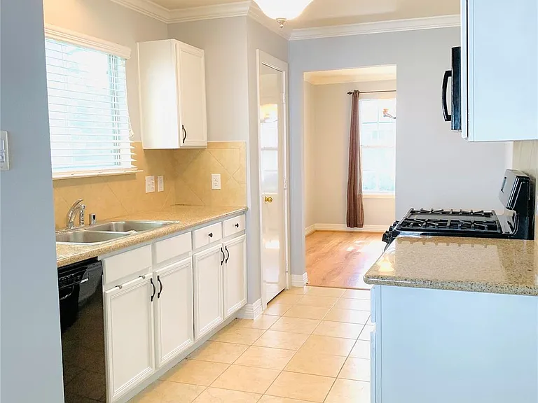 3923 Carriage Park Row — Photo 6