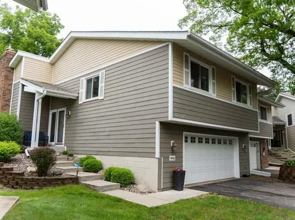 9826 Brighton Ln, Eden Prairie, MN 55347