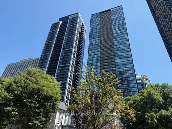 28 Ted Rogers Way #912, Toronto, ON M4Y 2J4