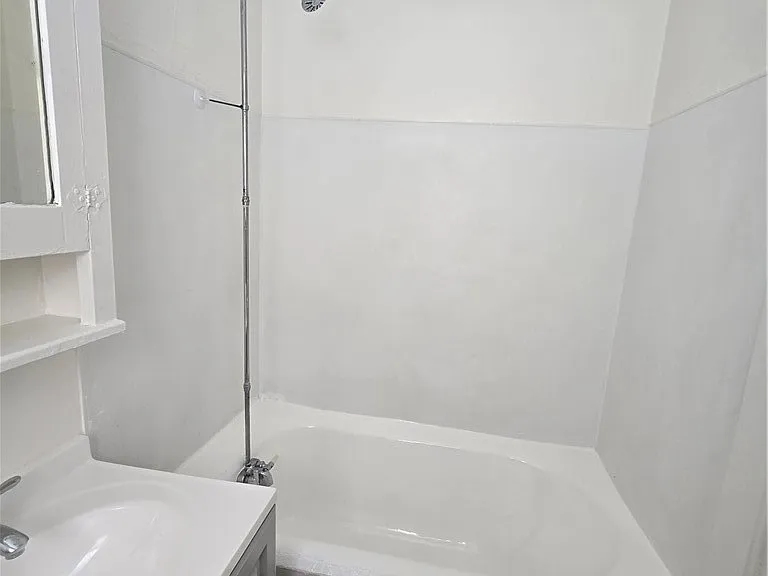 942 E 2nd St #12.5 — Photo 7