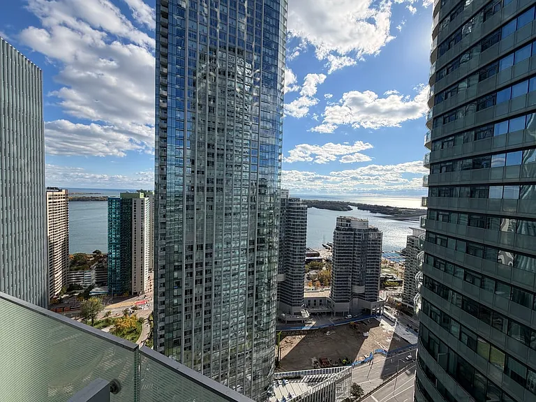 14 York St #3505A — Photo 6