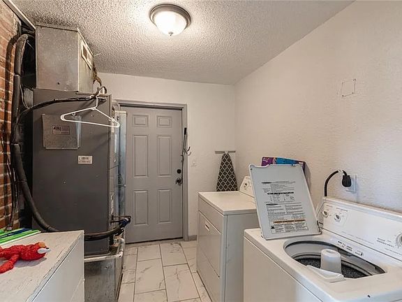 3rd image of 2745 Garfield Ave