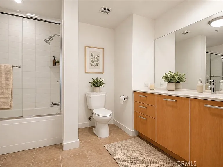 645 W 9th St #314 — Photo 8