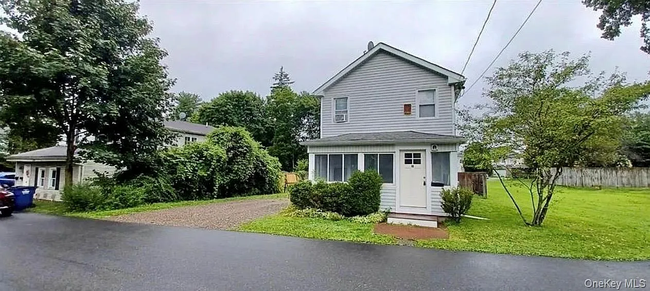 3 bed, 1.5 bath, 1524 sqft, $3,200 — Photo 1
