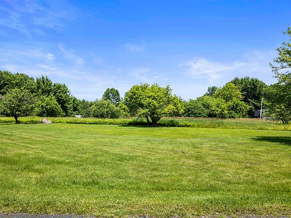3rd image of 1112 Cobb Hill Road