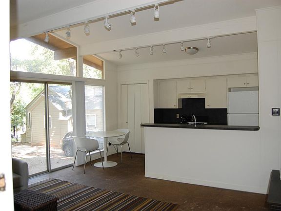 3rd image of 2107A Montclaire St