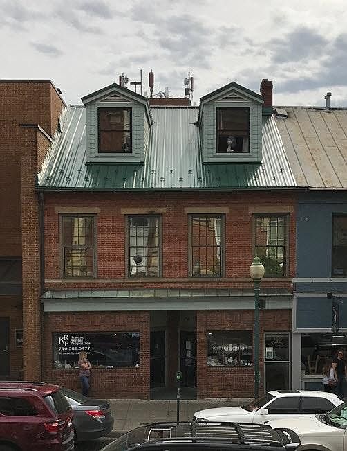 Court Street Apartments, one block from Ohio University
