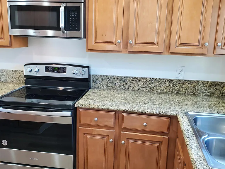 725 Domingo Dr — Photo 6