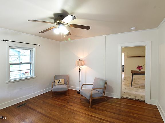 4th image of 400 E Quincy Ave