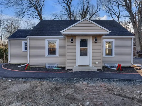 40 Lippitt Ave, Cumberland, RI 02864