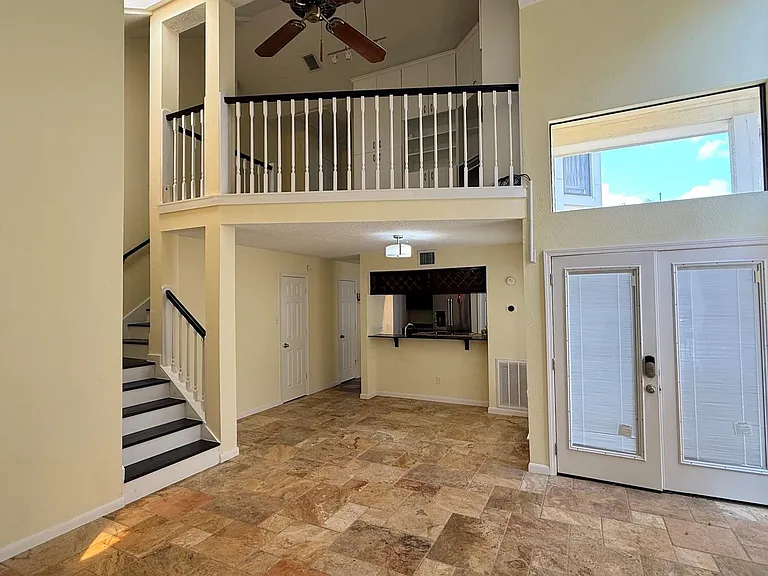 1208 Normans Woods St — Photo 5