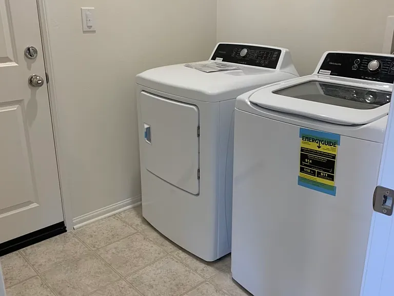 Washer/dryer included