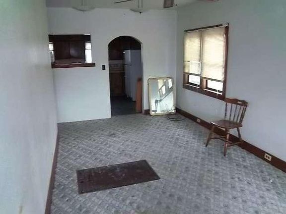 4th image of 1021 E 8th