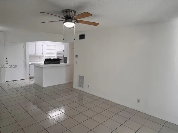 3105 Oakland Shores Dr #J106, Fort Lauderdale, FL 33309