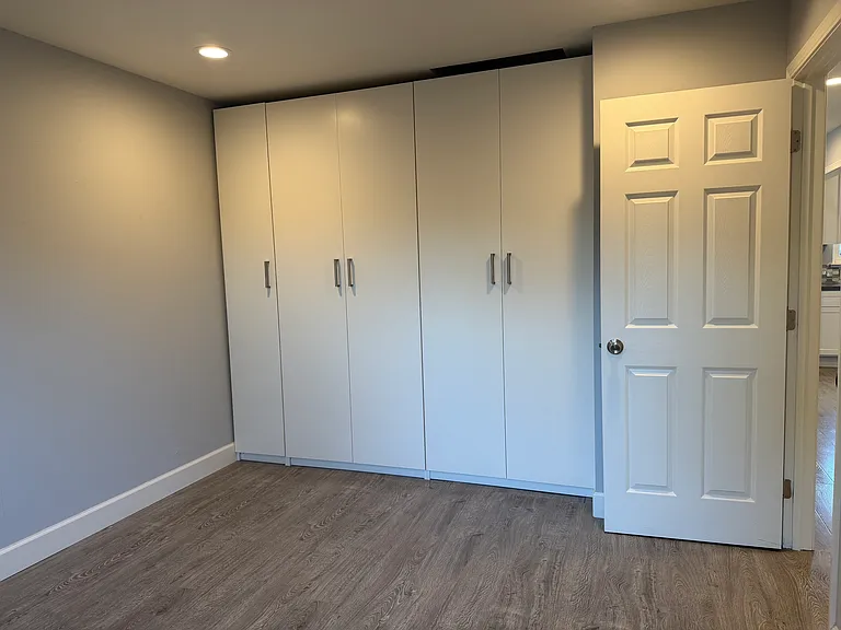383 Roosevelt Ave — Photo 22